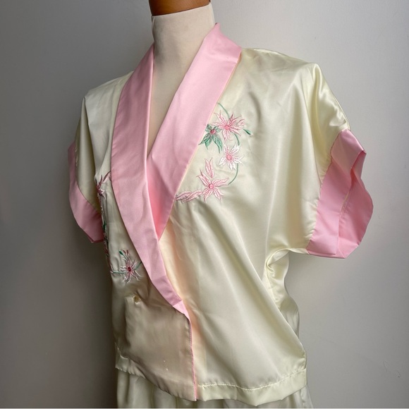 Vintage Satin Embroidered Floral Pajama Set Shorts Top Medium Large Pink Cream - Picture 4 of 8